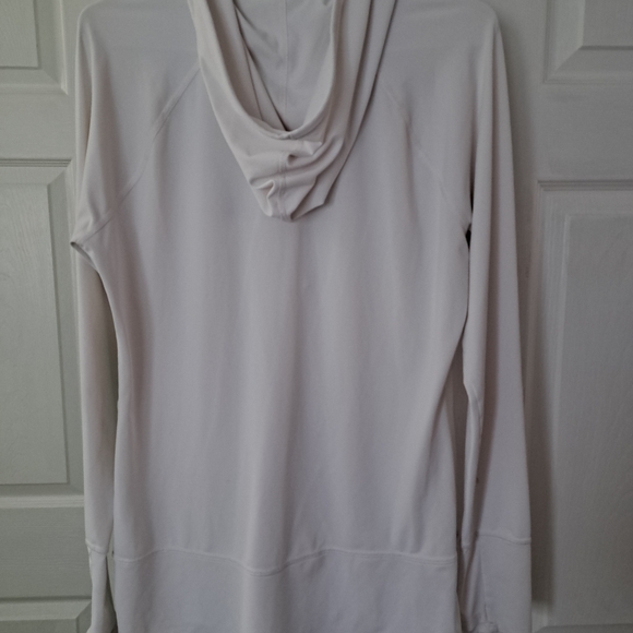 Northface half zip with a hoodie and thumb holes. - Picture 6 of 7